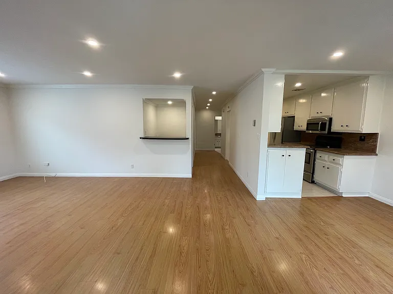 N Fuller Ave — Photo 12