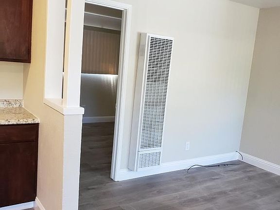 5th image of 162 College St APT 24
