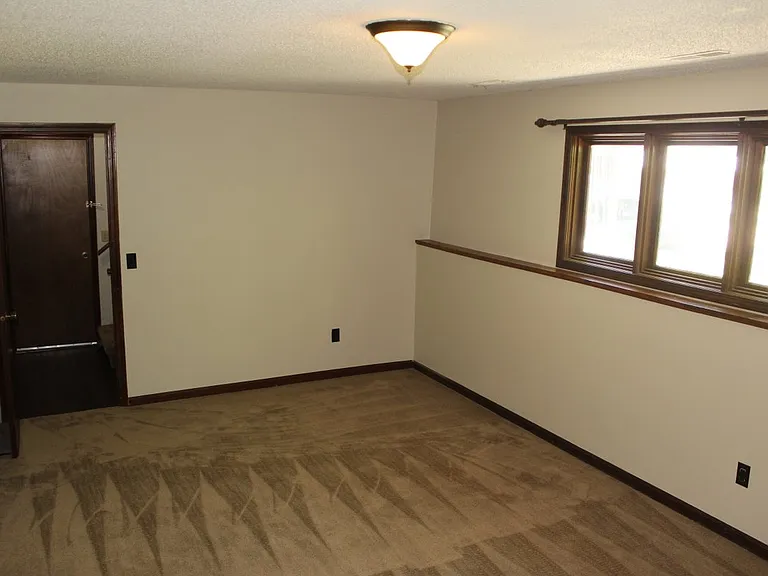 1421 Highland Dr — Photo 27