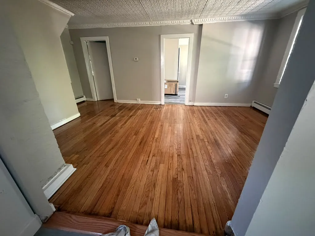3 bed, 1.5 bath, 1200 sqft, $2,400 — Photo 2