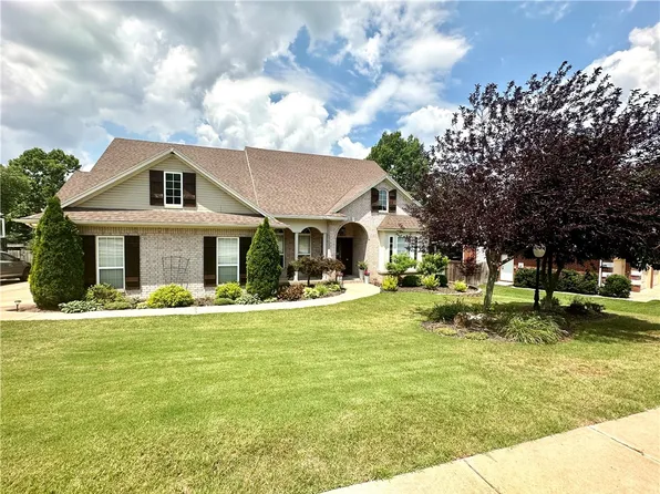 2727 N Brookbury Xing, Fayetteville, AR 72703
