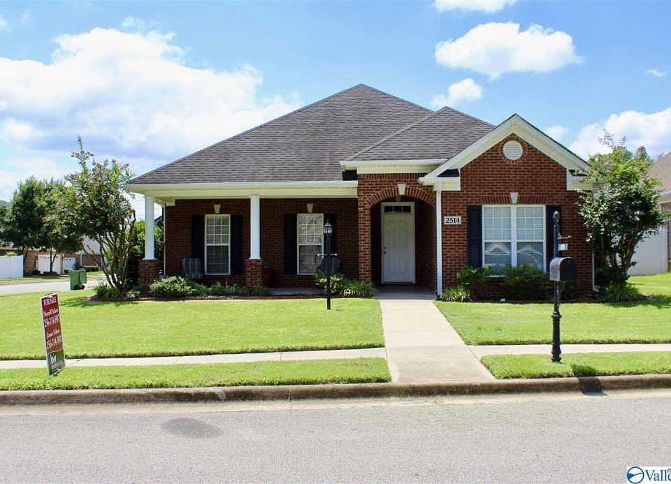 1st image of 2514 Oak Place Dr SE