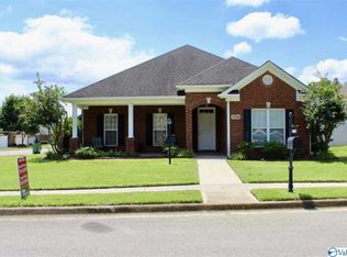 2514 Oak Place Dr SE, Huntsville, AL 35803