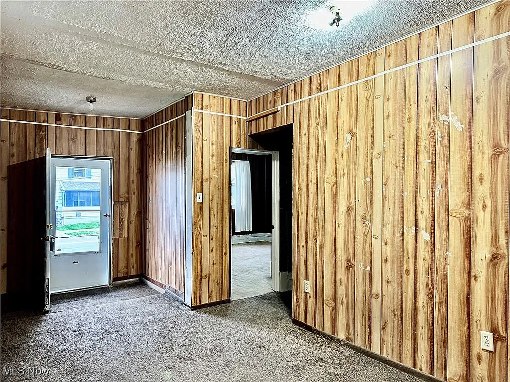 543 E Buchtel Ave — Photo 2