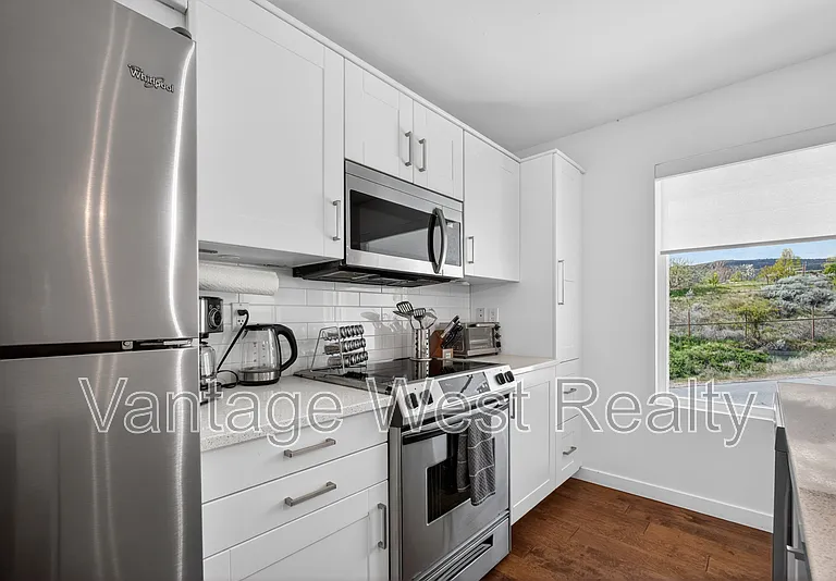 3859 Carrall Rd #3 — Photo 6
