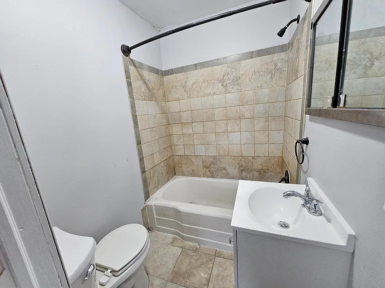 6828 Meadow Ave — Photo 9