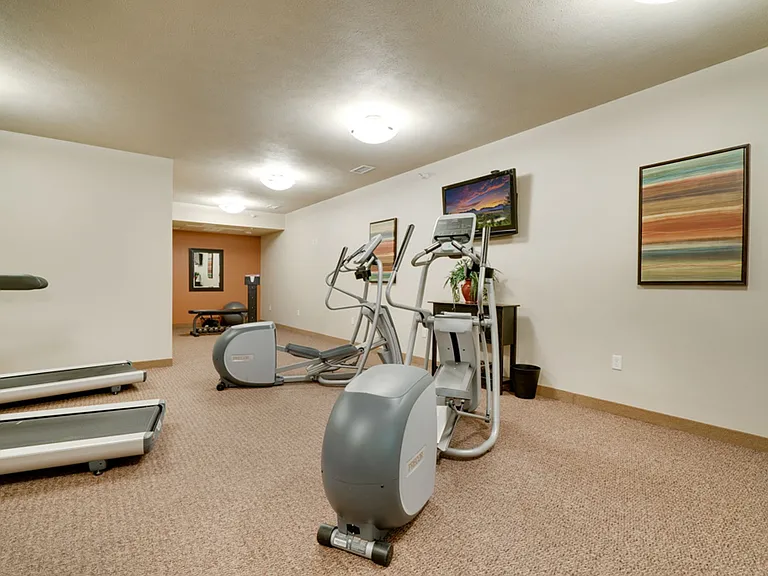 Highland Shores Apartments — Photo 10