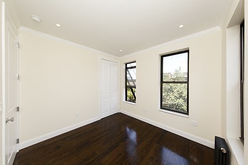 5th image of 362 11th St APT 3
