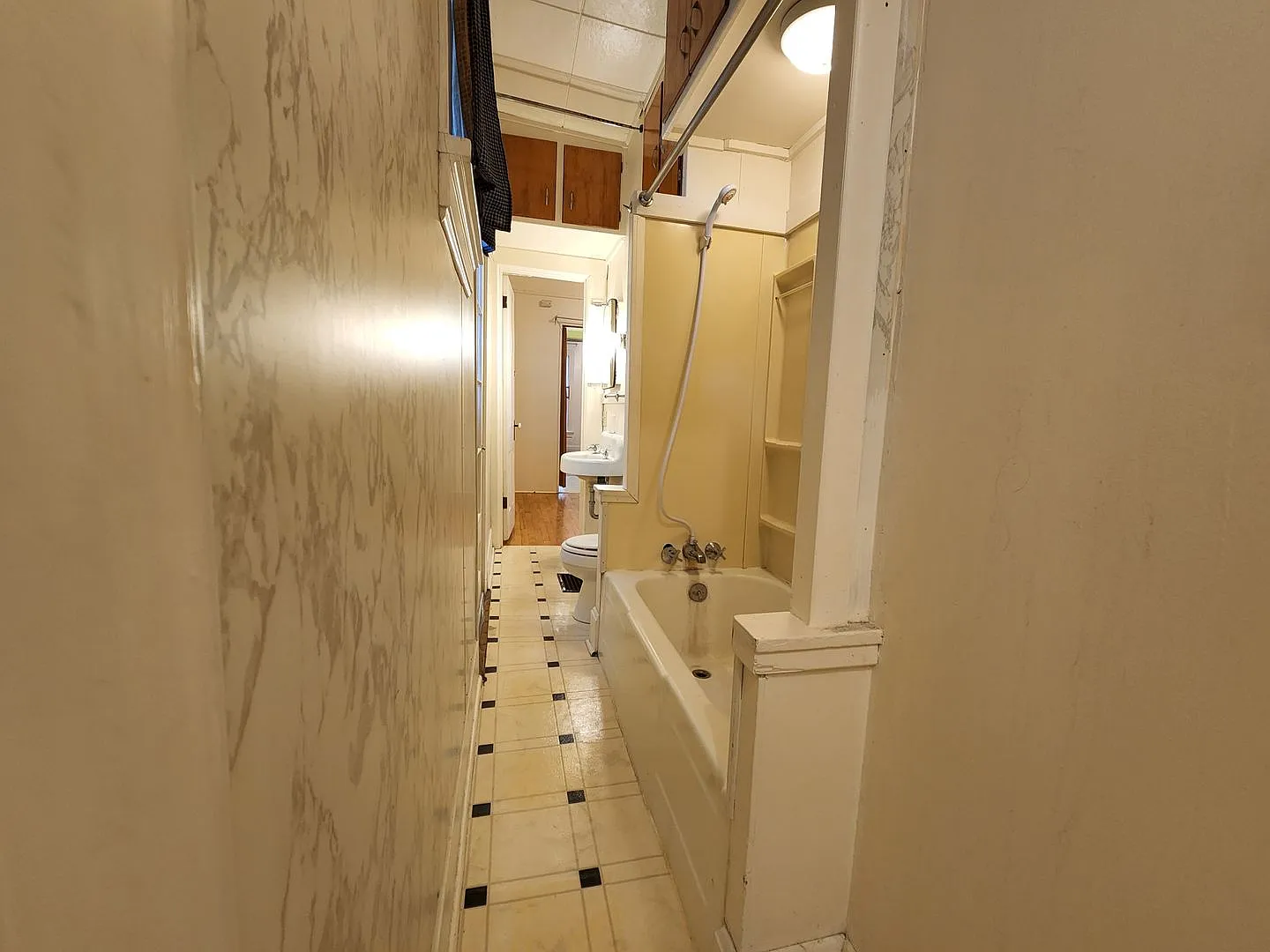 648 E Johnson St — Photo 3