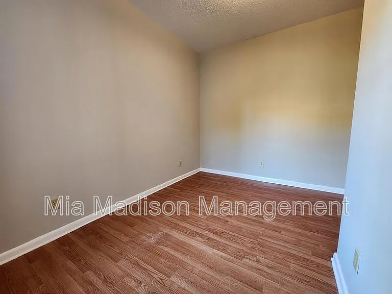 620 W Anderson Ln — Photo 6