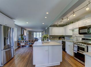 6016 Eagle Point Rd, Hartford, WI 53027