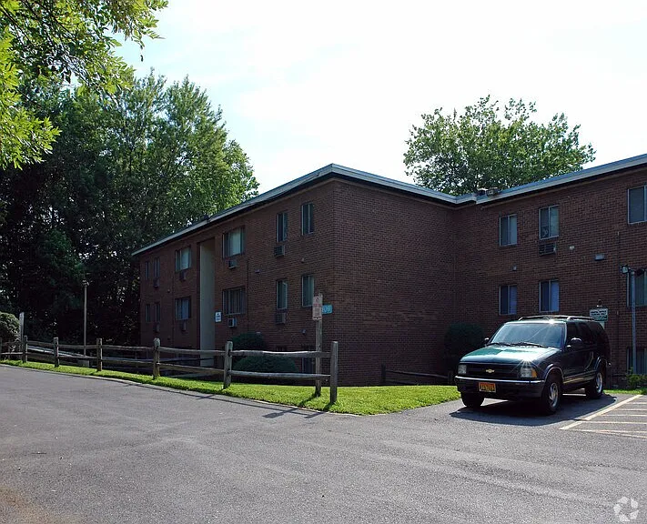 Woodhaven Apartments — Photo 2
