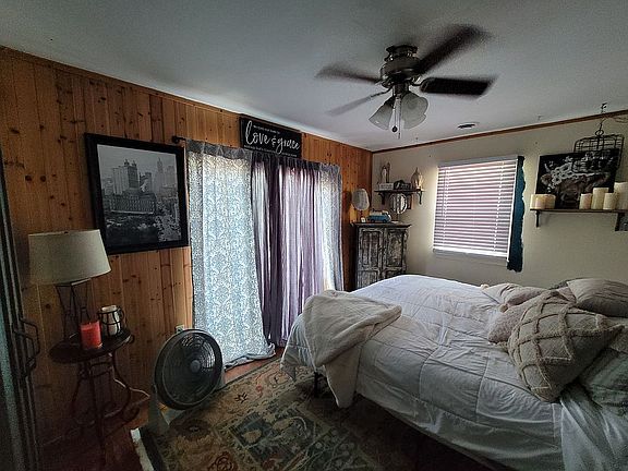 2nd bedroom. Sliding doors 