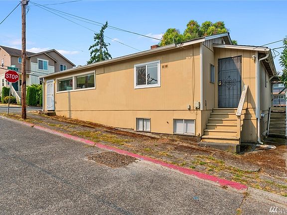 2nd image of 402 11th Street Pl
