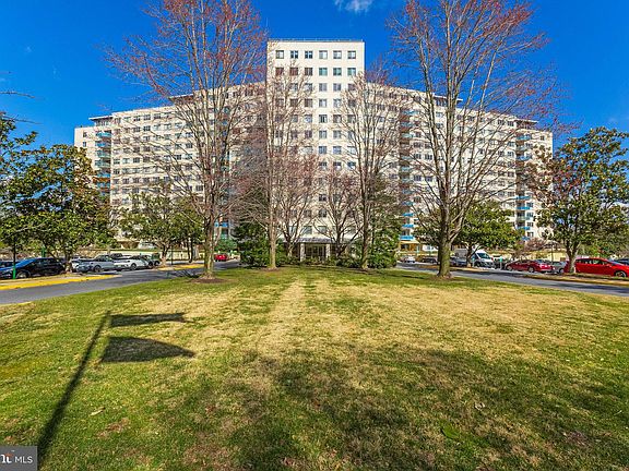 2nd image of 10201 Grosvenor Pl APT 1228