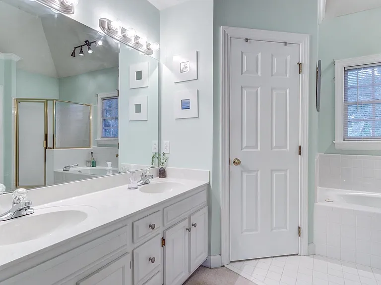 207 Custer Trl — Photo 12