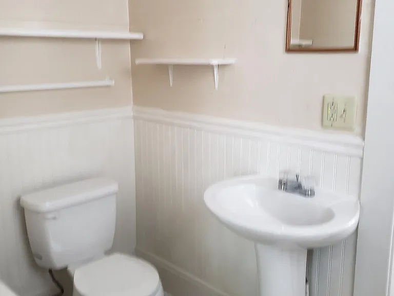 209 E North St #A — Photo 6