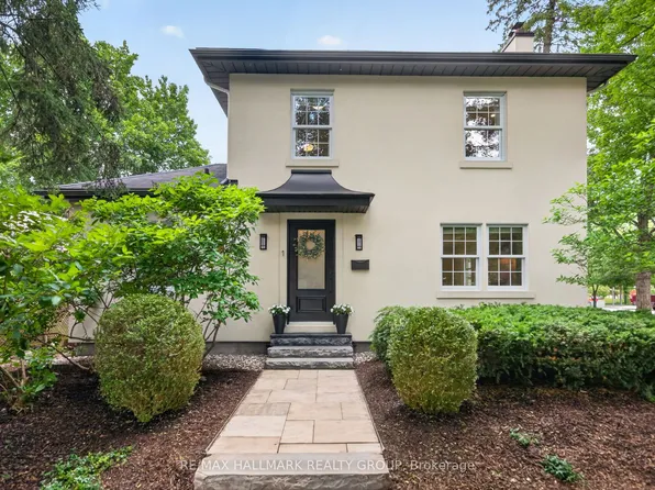 1 Bedford Cres, Ottawa, ON K1K 0E3