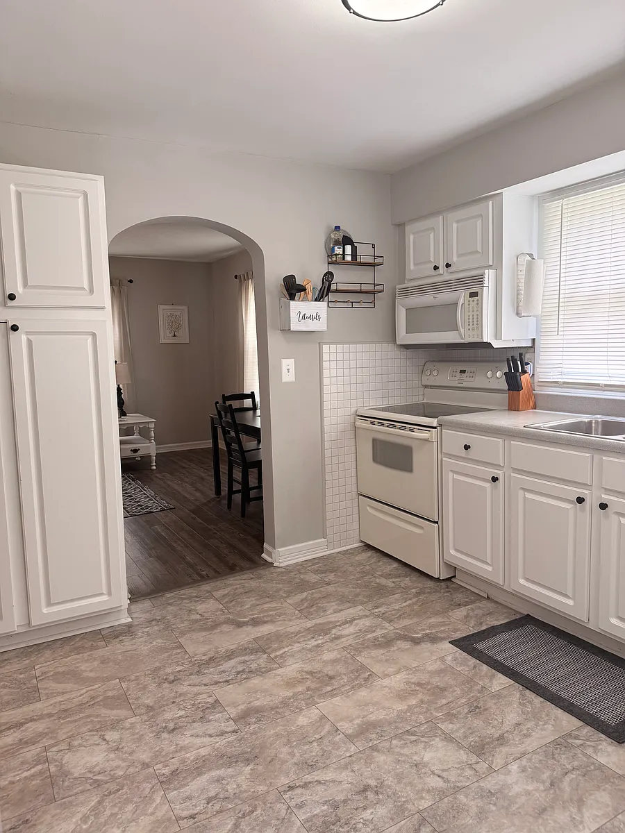 Large Kitchen. Dishes, Glassware, Pots and Pans, Crockpot, Coffee Maker, Microwave, Full Size Refrigerator. - 218 E Lincoln Ave