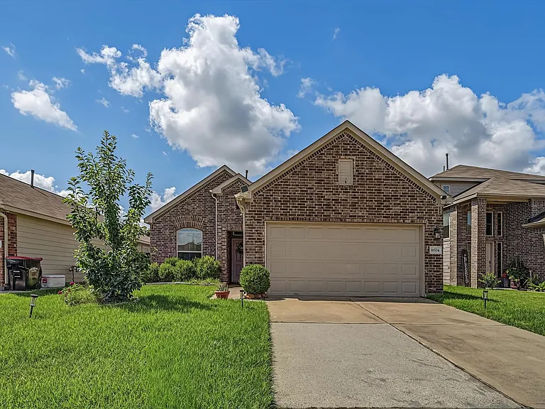 16534 Twinwalker Dr — Photo 1