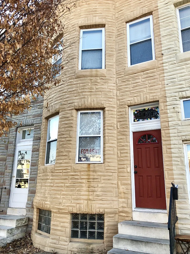 Charming 3BD/1BA Townhome in Hampden with Back Porch & Fenced Yard! — Photo 1