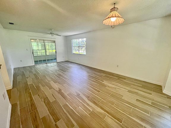 5th image of 3742 N Lakeside Village Dr