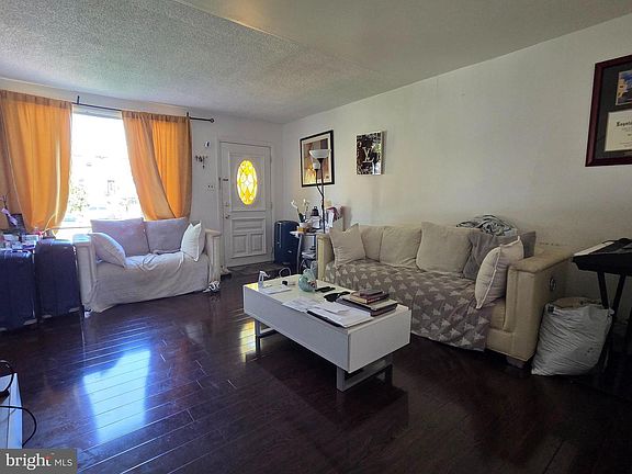 3rd image of 2914 Devereaux Ave