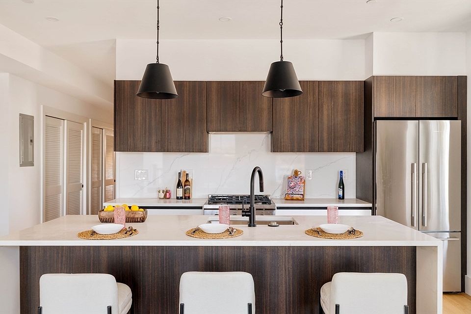 1st image of 30 Condor St #4