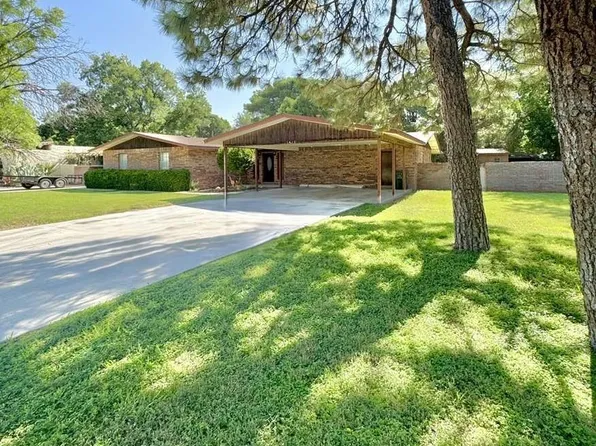 1412 Glasier Dr, Carlsbad, NM 88220