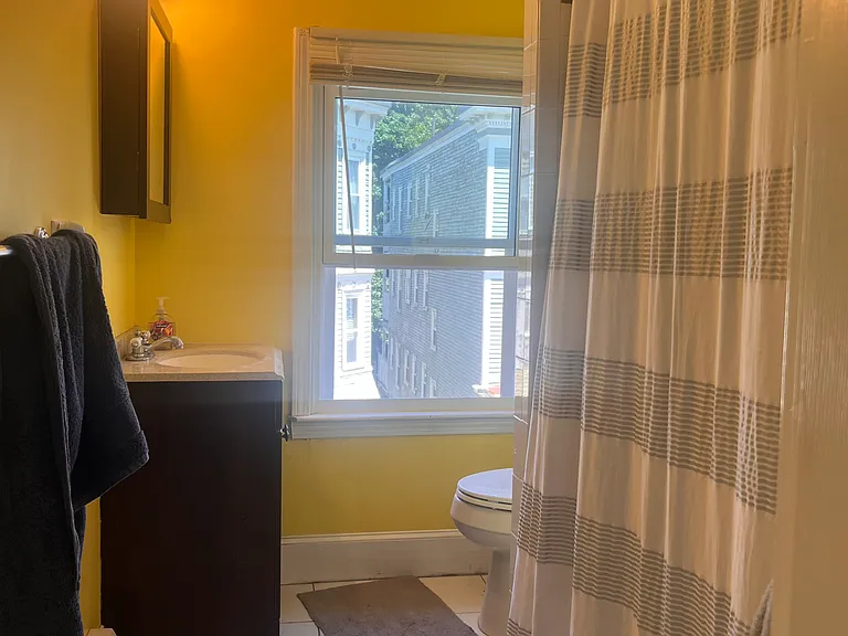 611 E 2nd St #2 — Photo 7