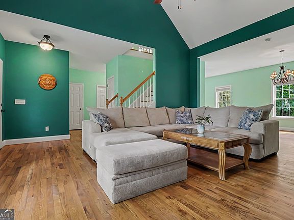 5th image of 4005 Fraser Cir
