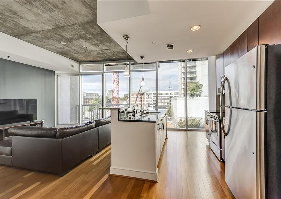 1st image of 44 Peachtree Pl NW Unit 826
