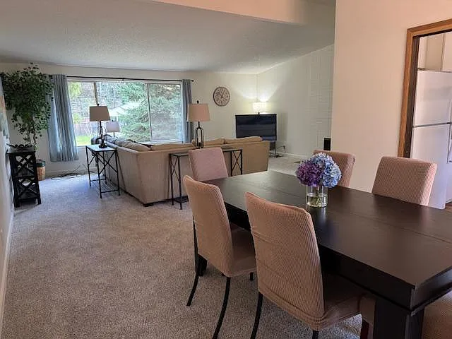 3 bed, 1400 sqft, $3,195 — Photo 2