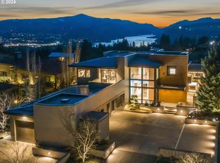 930 NW Strawberry Mountain Rd, White Salmon, WA 98672