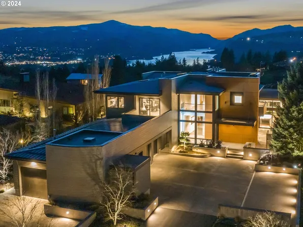 930 NW Strawberry Mountain Rd, White Salmon, WA 98672