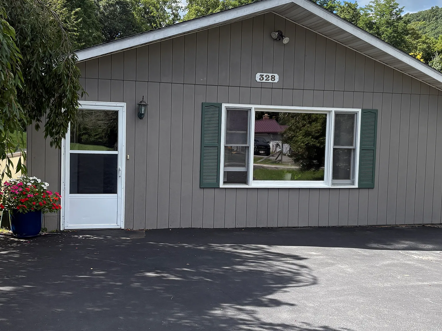 2 bed, 1300 sqft, $1,950 — Photo 1