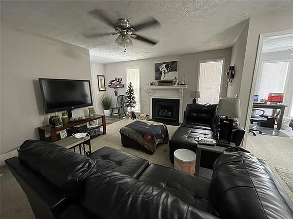 4th image of 4027 Woodridge Way #4027