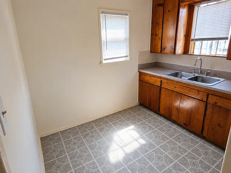1040 W 107th St #1A — Photo 3
