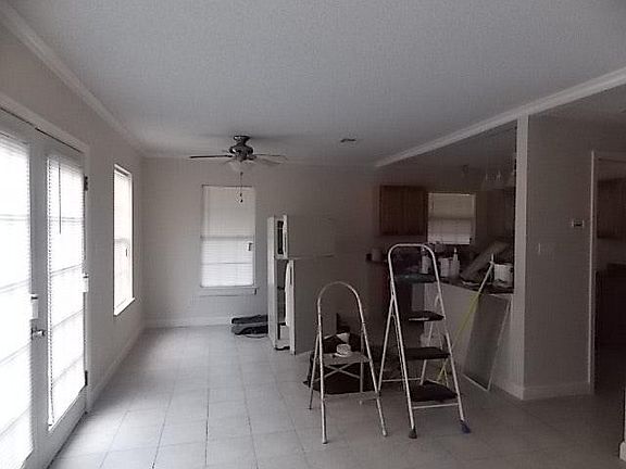 Living room/open kitchen plan