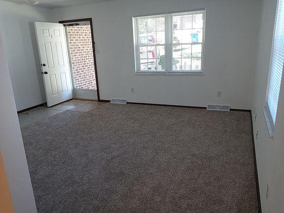 2nd image of 526 Shawn Dr #B
