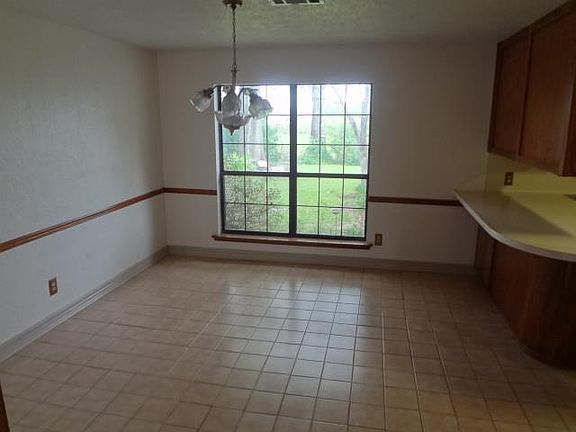 4th image of 2316 Oak N