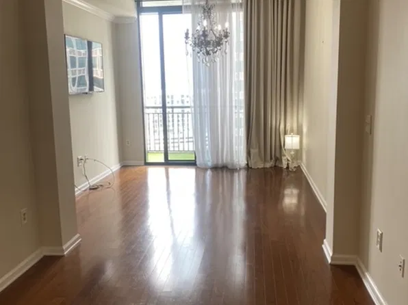 3040 Peachtree Rd NW, Atlanta, GA