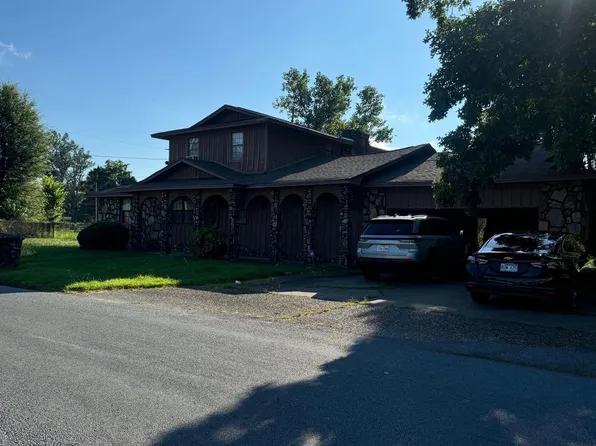 1303 S Bay St, Pine Bluff, AR 71603