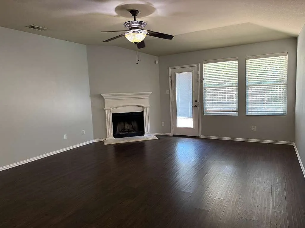 4 bed, 2177 sqft, $2,150 — Photo 3