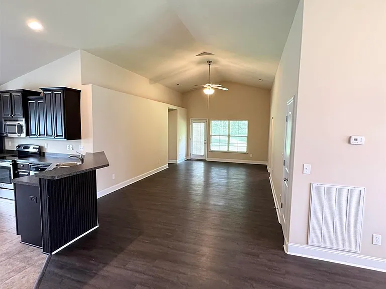 202 Ashbrook Cir — Photo 8