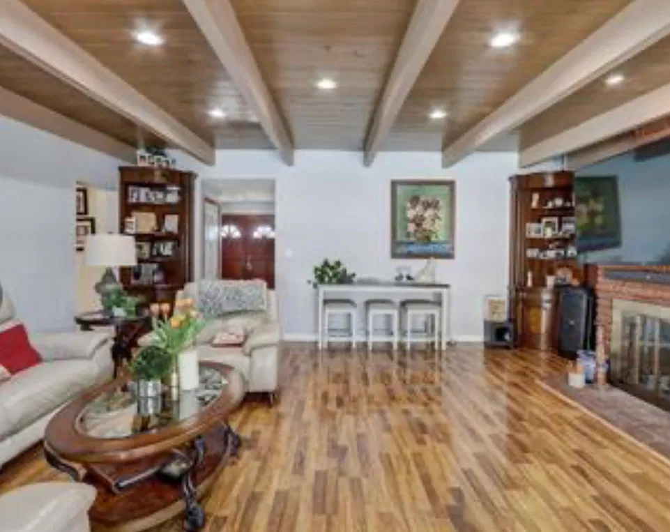 4 bed, 1800 sqft, $4,550 — Photo 4