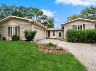 141 Rose Tree Ln, Lindenhurst, IL 60046
