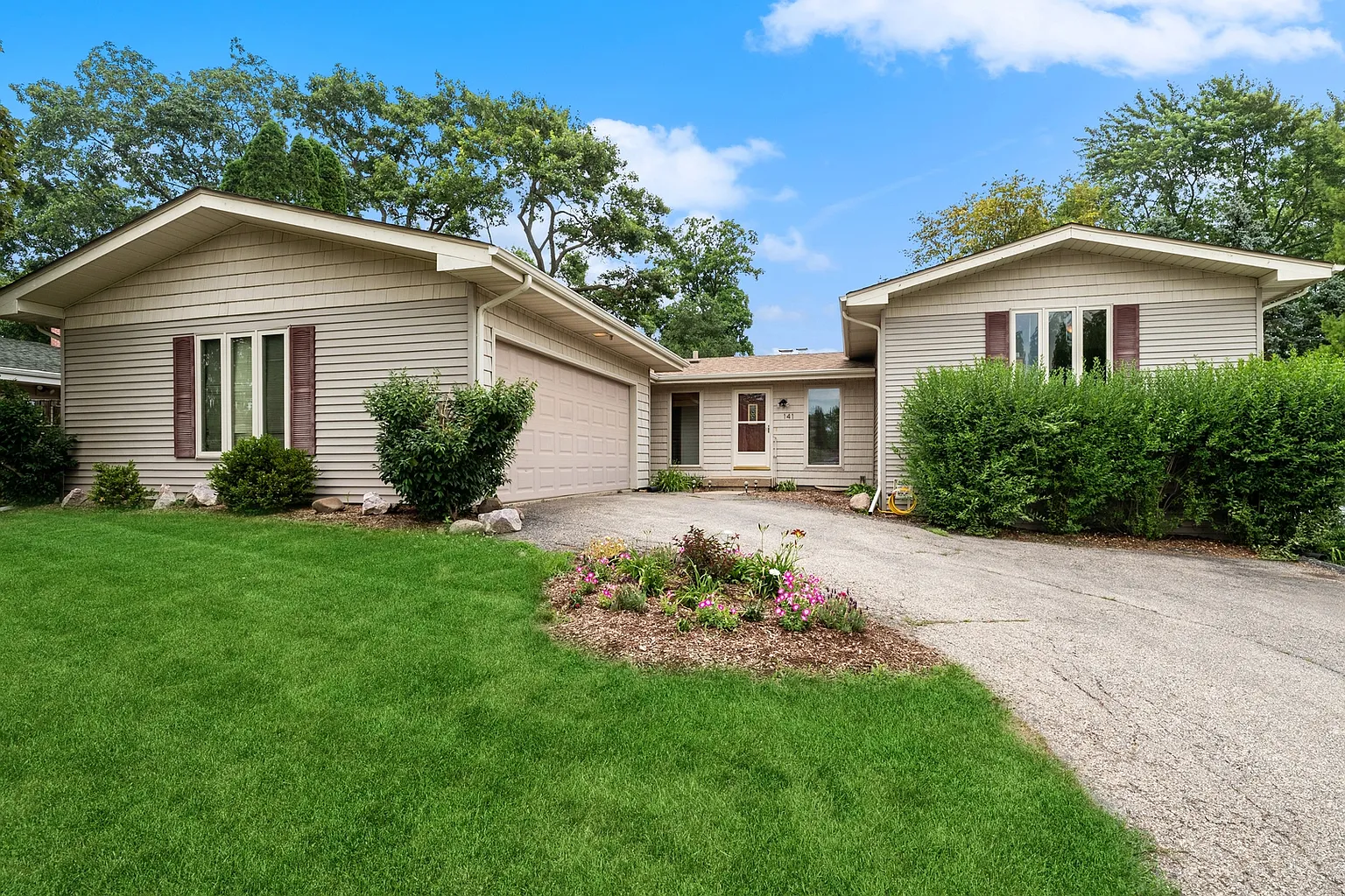 141 Rose Tree Ln photo 1