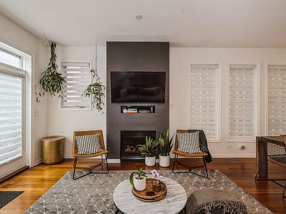 4th image of 820 N Paulina St #1R