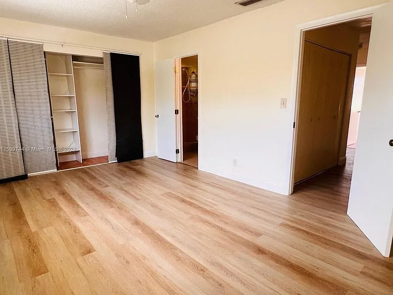 6534 SW 41st St — Photo 9